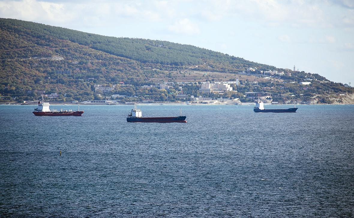 Export of Russian Oil by Sea Decreased by 2.5% Amid Port Attacks