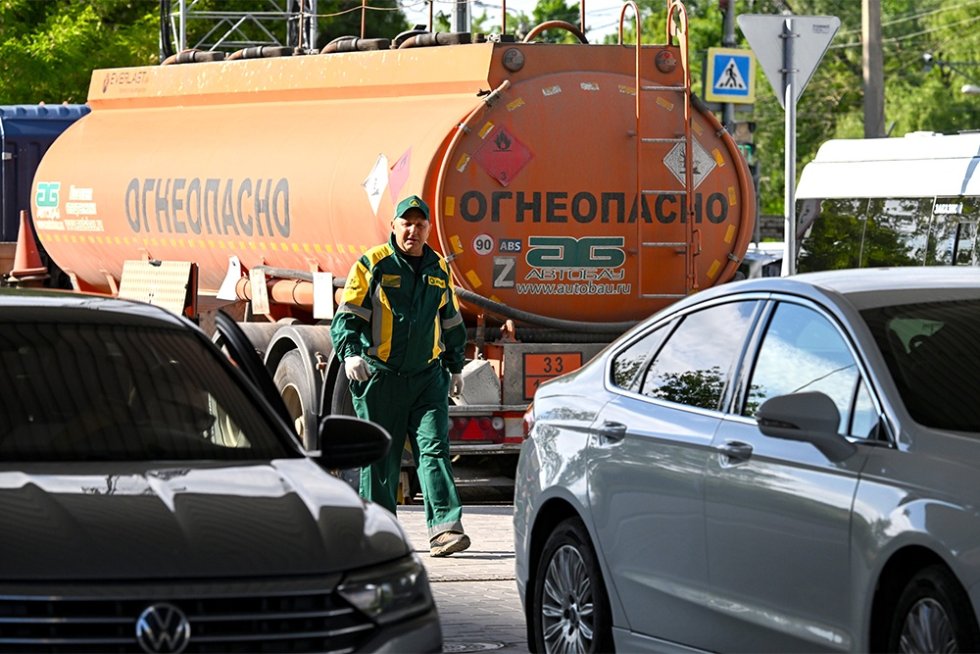Why Is Imported Gasoline Yet to Find a Buyer? Opinions of "RG" Experts